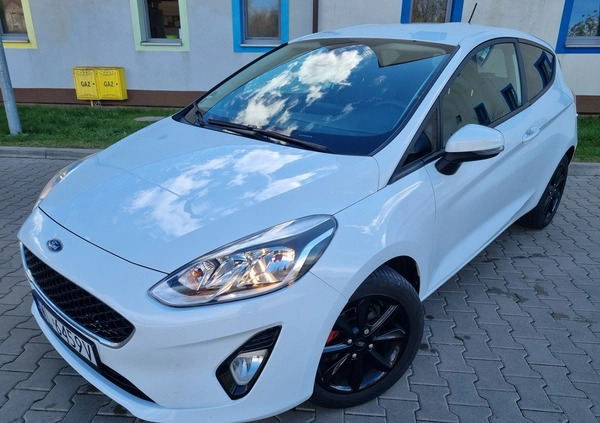 Ford Fiesta cena 36900 przebieg: 61500, rok produkcji 2018 z Brzostek małe 667